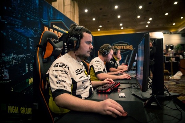 而团队的凝 而团队的凝